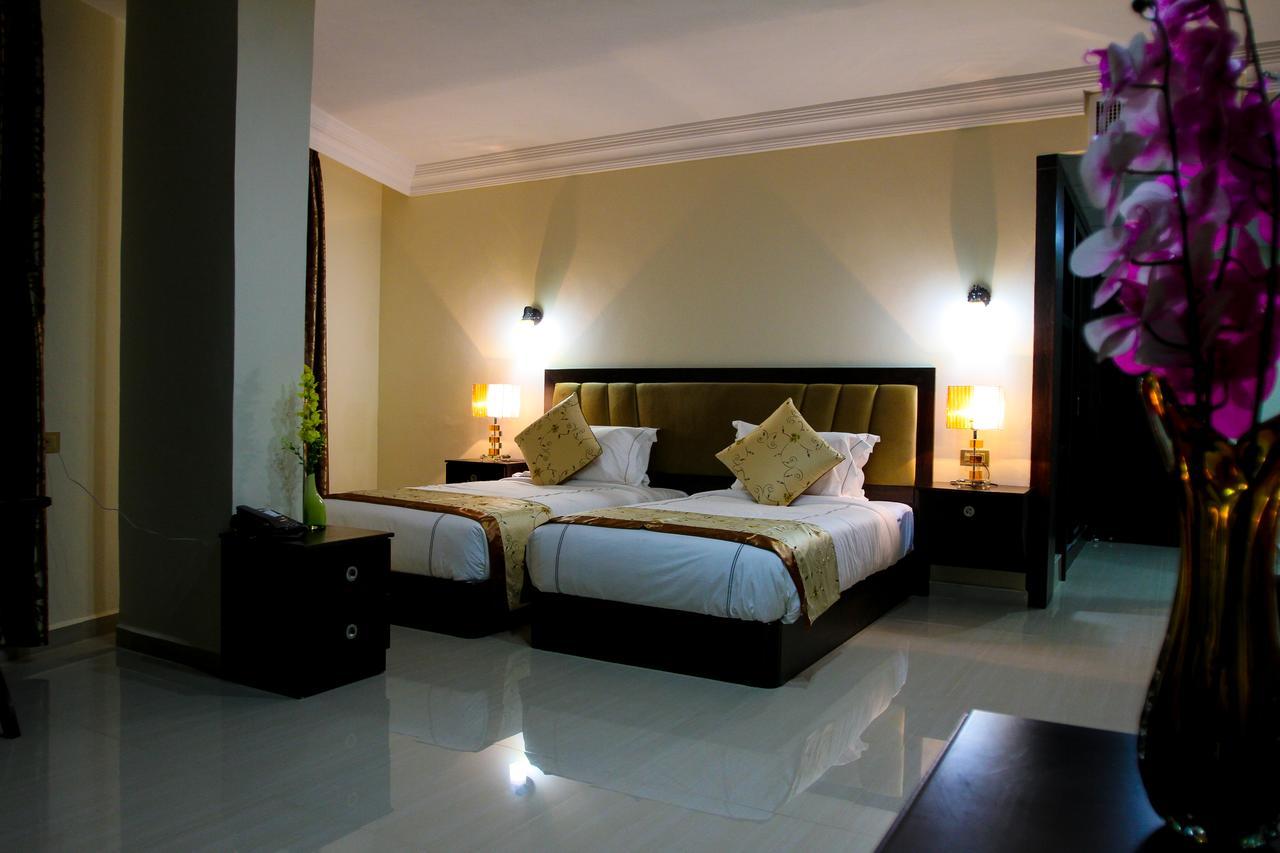 Queen Plaza Hotel Hebron Exterior photo