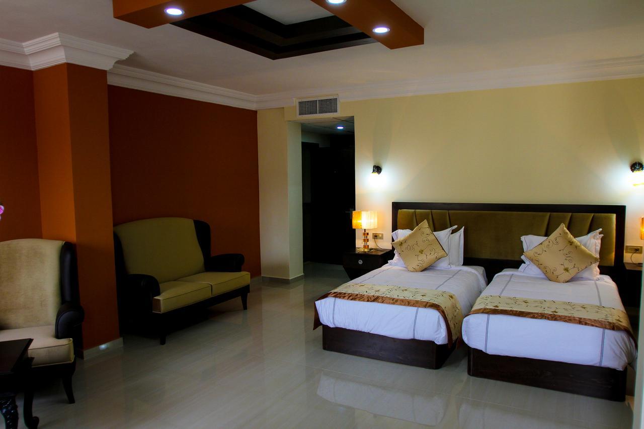 Queen Plaza Hotel Hebron Exterior photo