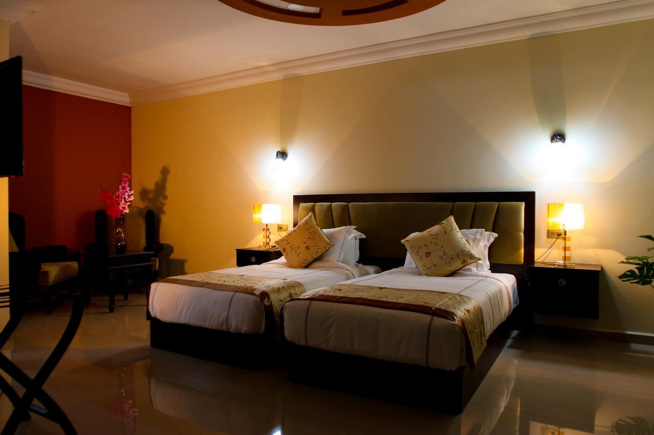 Queen Plaza Hotel Hebron Exterior photo