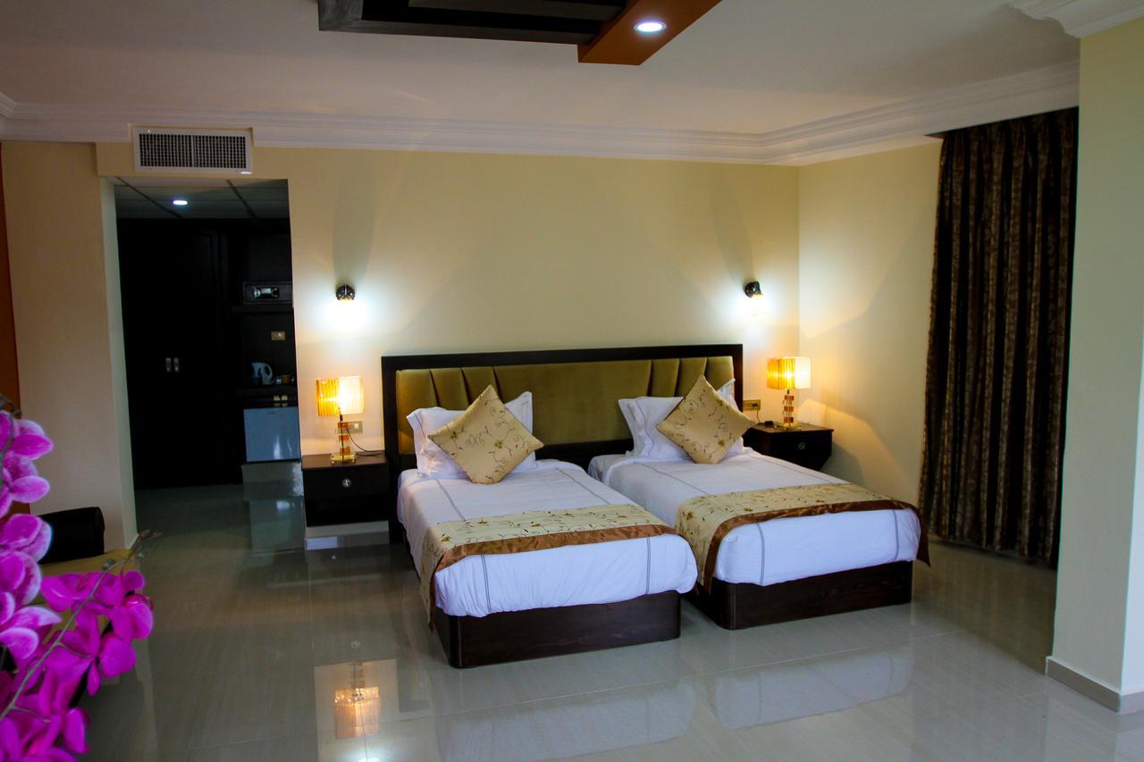 Queen Plaza Hotel Hebron Exterior photo